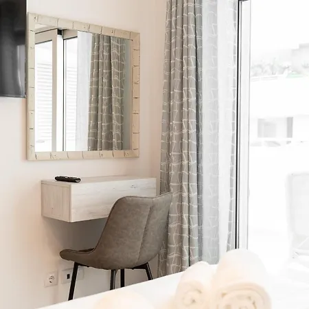 Modern 2 With Pool By Homing Apartment *