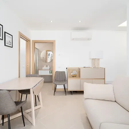 Apartment Modern 2 With Pool By Homing