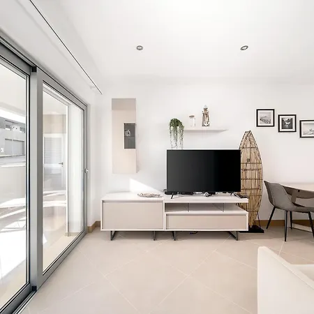 Modern 2 With Pool By Homing Λάγος