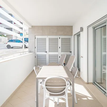 Modern 2 With Pool By Homing * 拉哥斯
