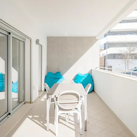 Modern 2 With Pool By Homing Lagos