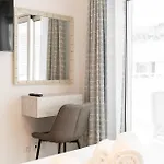 Modern 2 With Pool By Homing Apartman *